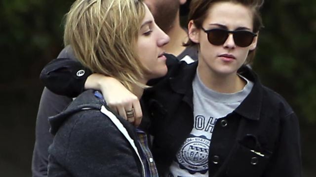 Kristen Stewart S Mom Approves Of Daughter S Same Sex Relationship Video Dailymotion