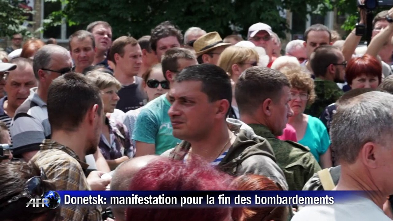 Ukraine: manifestation de civils à Donetsk, fief des rebelles