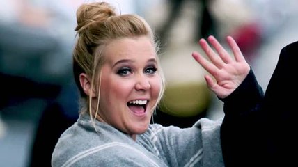 Amy Schumer Leaves Struggling Waiter A Generous Tip