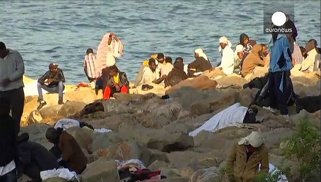 Migranti: primo ministro Renzi, se Ue non collabora facciamo da soli