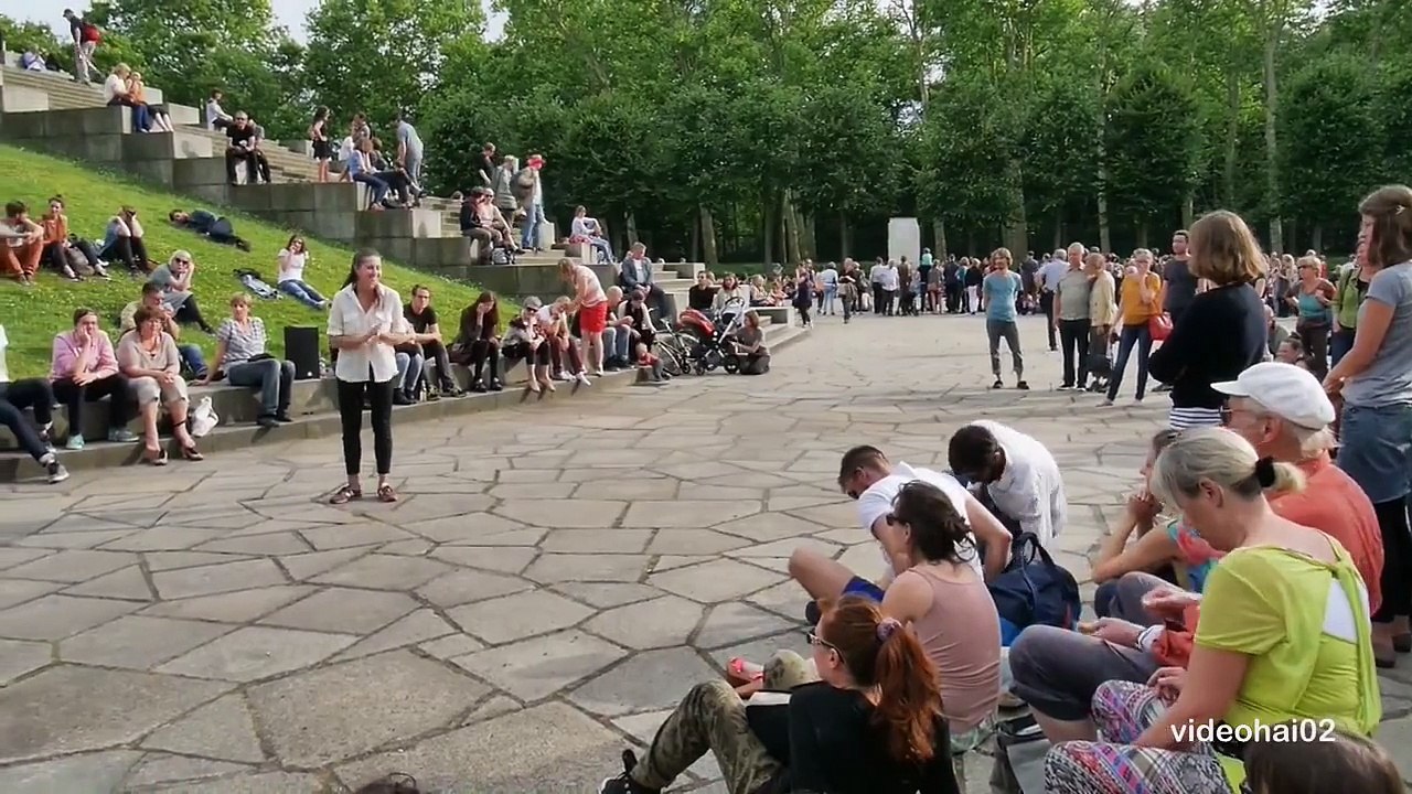 20 Dancers for the XX Century - am Ehrenmal im Treptower Park