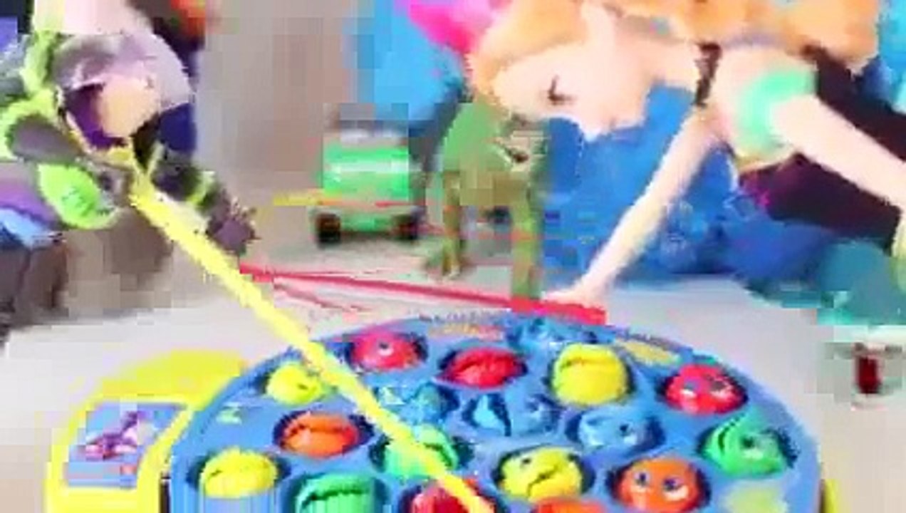 DisneyCarToys vs ToysReviewToys Buzz Lightyear and Disney Frozen Anna Fishing Game Competi