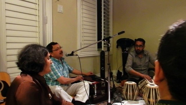 Ulfat ki naii manzil ko chala