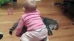 طفل جميل يلاعب قطة Funny baby playing with a cat