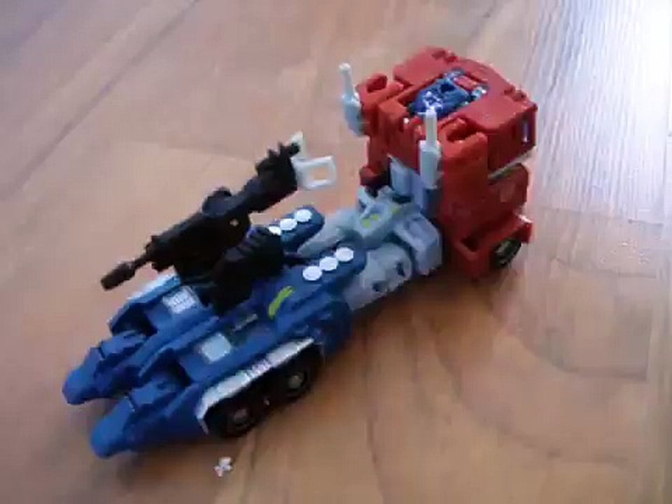 Transformers Optimus prime G1 VS Optimus Prime 2007 (stop motion)