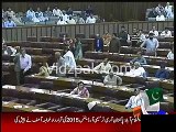 Khawaja Asif Blasts on MQM in National Assembly MQM Members Protesting