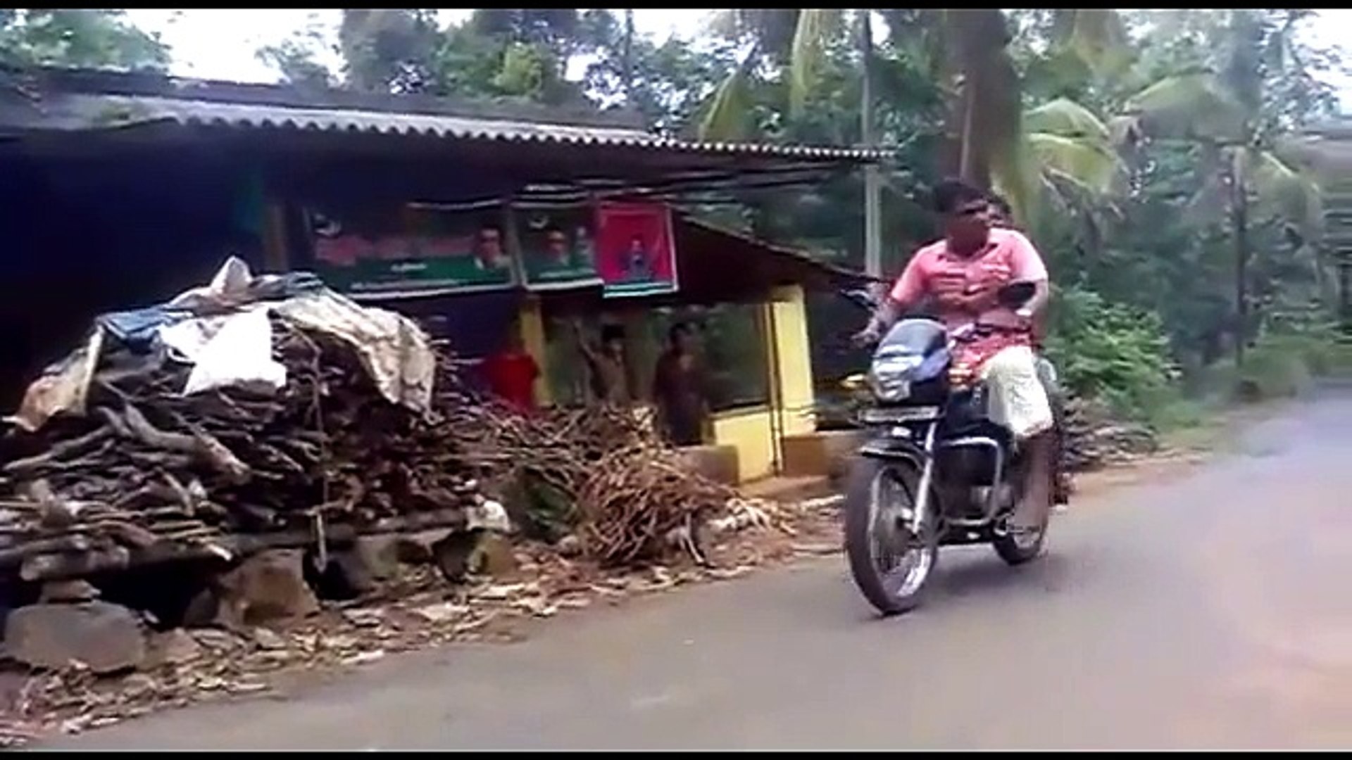 Funny Indian Bike Accident Woman Stunt - video Dailymotion