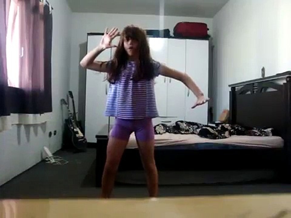 Leticia - dançando lady gaga !
