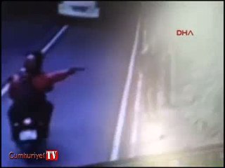 Emekli albay ve eşinin uğradığı silahlı saldırı anı kamerada