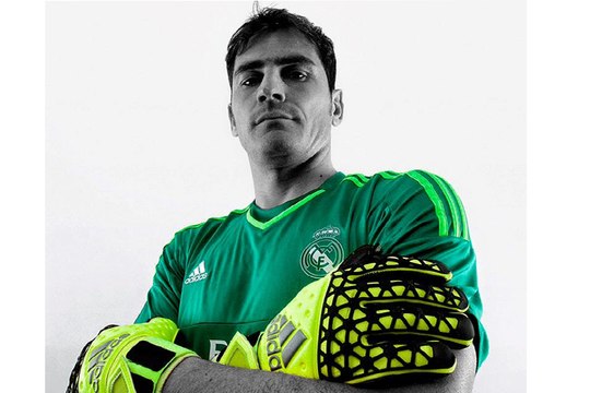 Casillas escribe un mensaje que aviva las dudas