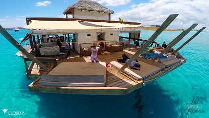 Un incroyable bar restaurant en plein milieu du Pacifique...ça fait rêver !