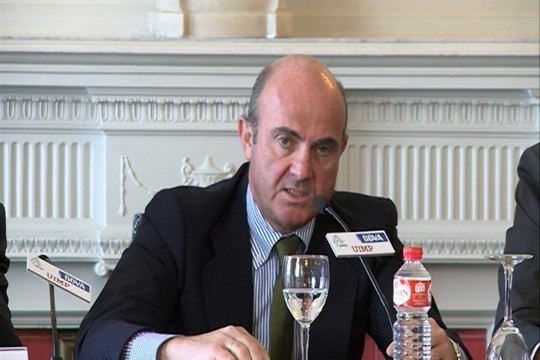 De Guindos apela a su experiencia para presidir el Eurogrupo