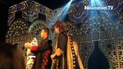 Karan Johar, Gauri Khan and Neetu Kapoor grooves to “Baby Doll”