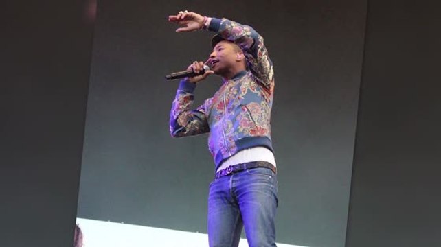 Pharrell Williams le rinde tributo a Jimi Hendrix en el Festival Isle Of Wight