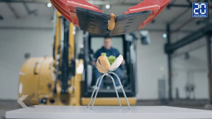 Il se fait un hot dog avec une pelleteuse - Le Rewind du Mardi 16 juin 2015