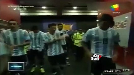 فيديو.. ميسي ودي ماريا يسخران من مارتينو