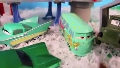 Radiator Springs Christmas Play Doh Santa Hats and Disney Cars Toy Mater Saves Christmas