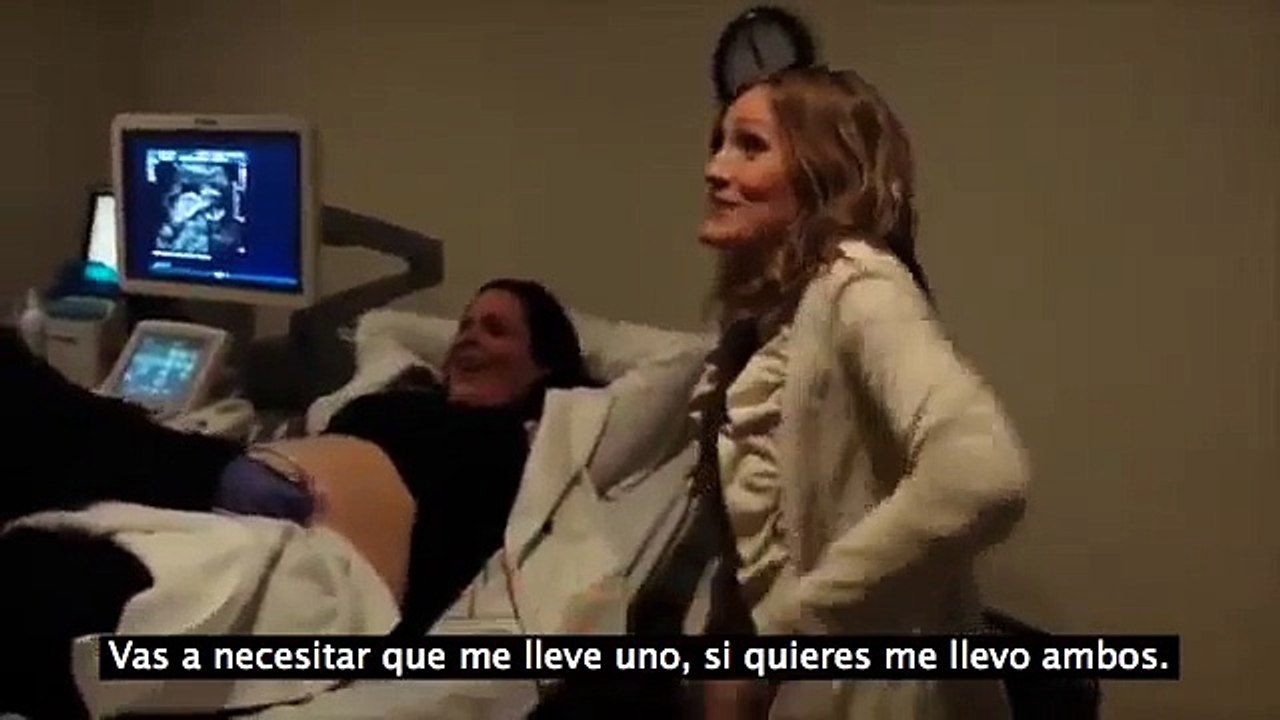 Mira la reacción de esta mujer al ver que su hermana tendría mellizos