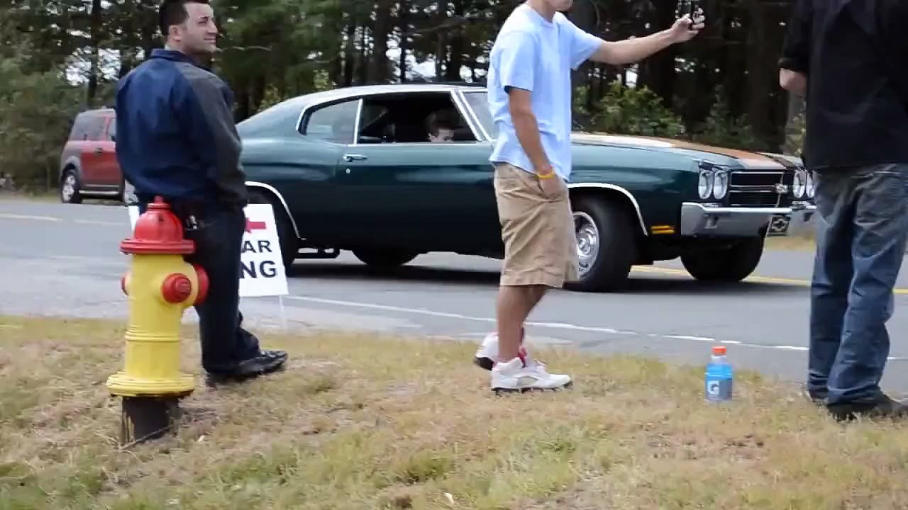 70s Chevy Chevelle SS long burnout on street HD