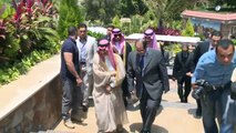 المرشح الرئاسي المشير عبد الفتاح السيسي وصاحب السمو الملكي الامير الوليد بن طلال باجتماع خاص