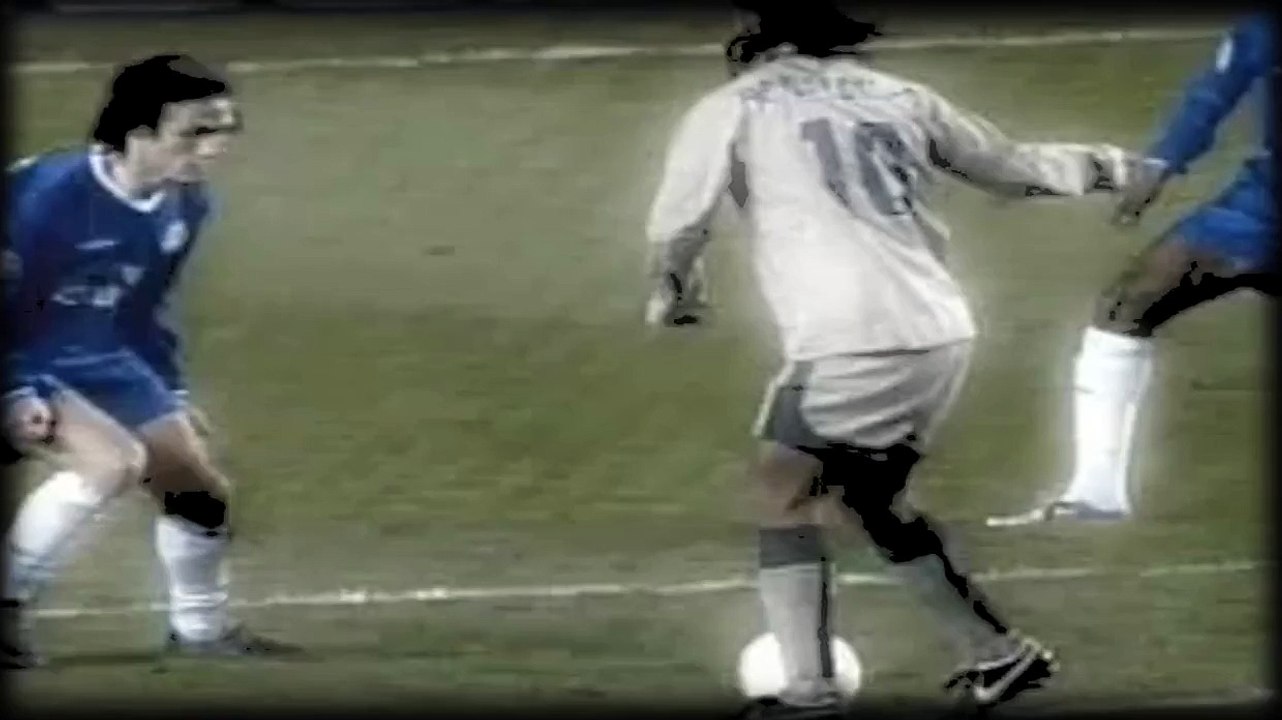 Ronaldinho Fantastic Goal ( CHELSEA - BARCELONA 4-2 )