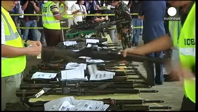 El principal grupo rebelde de Filipinas empieza a entregar sus armas
