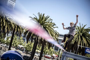 Tricklining the San Francisco Skyline - Red Bull Baylines 2015