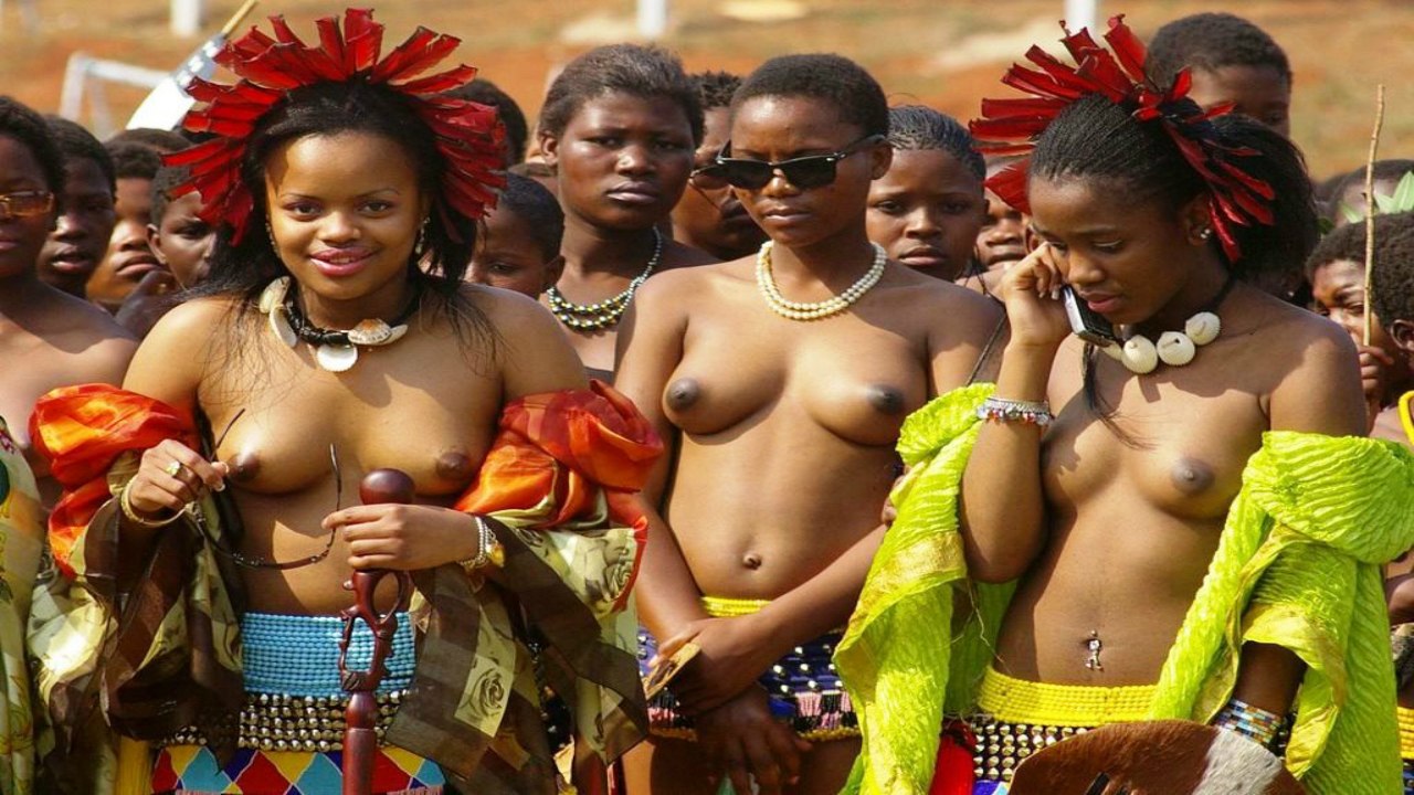 Reed Dance - Strange Tradition Swazi Virgins Dance For Their Playboy King