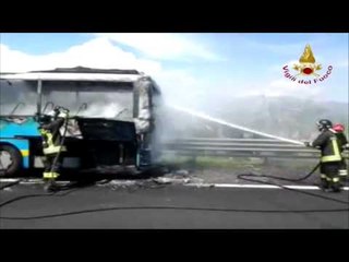 Pistoia - Incendio autobus sulla A11 (16.06.15)