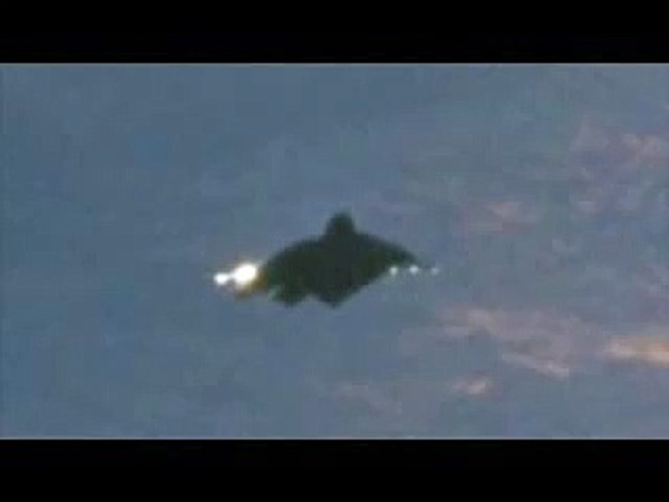 "Nave madre aliena sguinzaglia gli Ufo attorno alla Terra", ne parla su Italia 1 Eamonn Ansbro