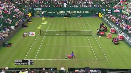 Roger Federer slips but still continue the point vs Kohlschreiber