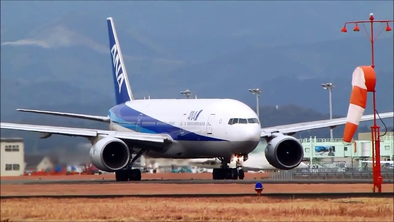 ANA Boeing 777-200　takeoff　高知龍馬空港　2012.1.30