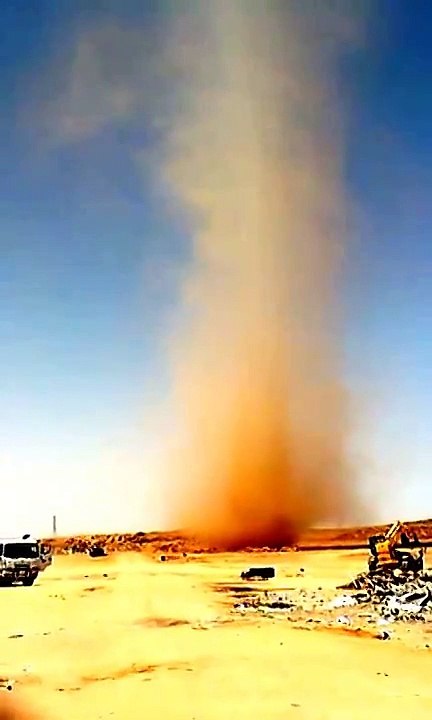 Incredible Dust Devil (Tornado) in Riyadh, Saudi Arabia | 28 09 2014