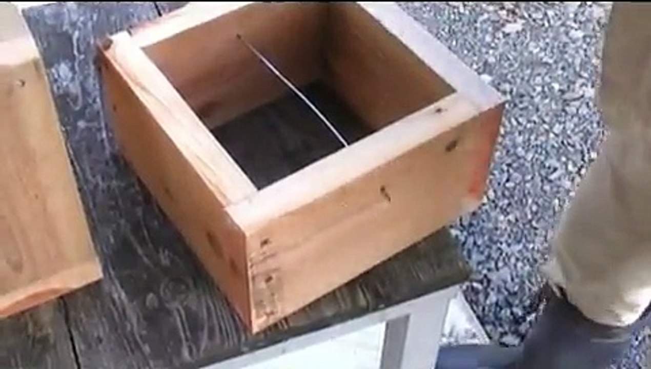 巣落ち防止棒の取り付け【日本蜜蜂の重箱式巣箱の作り方】