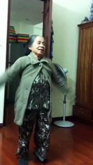 [JUST4FUN] Bà nội em múa hát