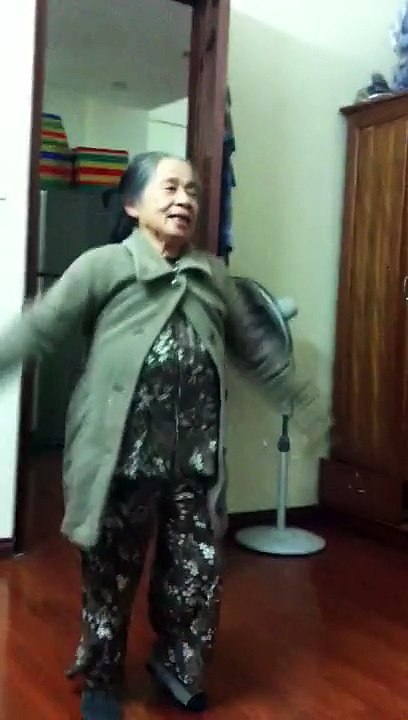 [JUST4FUN] Bà nội em múa hát