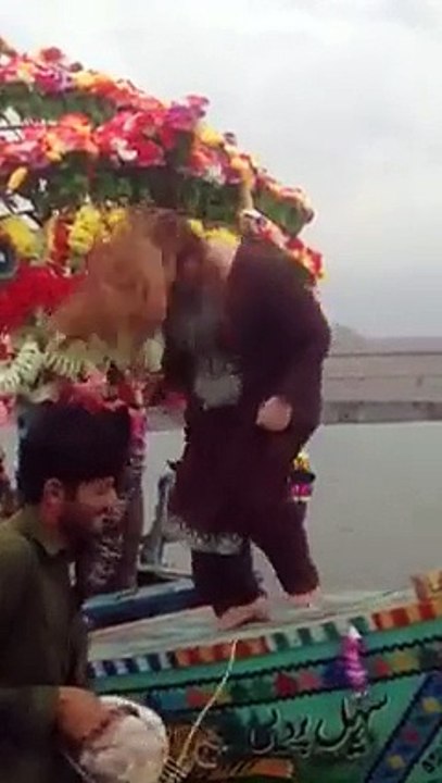 Pakistani Fat Girl Hot Mujra Dance In Water