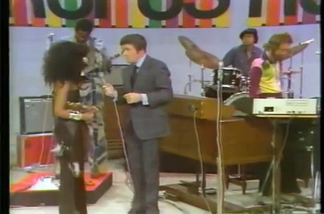 CHAKA KHAN / RUFUS ~LIVE~ STOP ON BY~4/21/1975