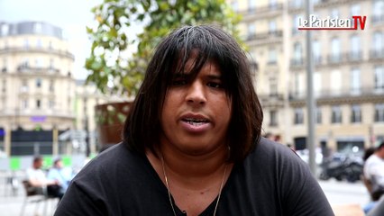 Débarqué d'un vol à cause de son odeur, il porte plainte