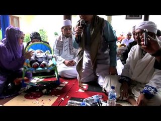 Ustad Solmed Tak Berani Gantikan Popok Anak