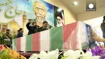Des ''martyrs'' de la guerre Iran-Irak enterrés à Téhéran en présence d'une foule immense