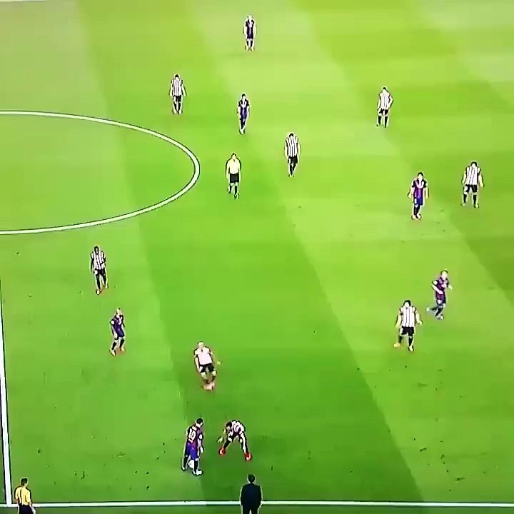 Lionel Messi is incredible Goal!