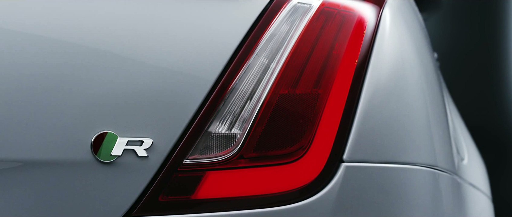 Jaguar XJR - A New Generation of Performance