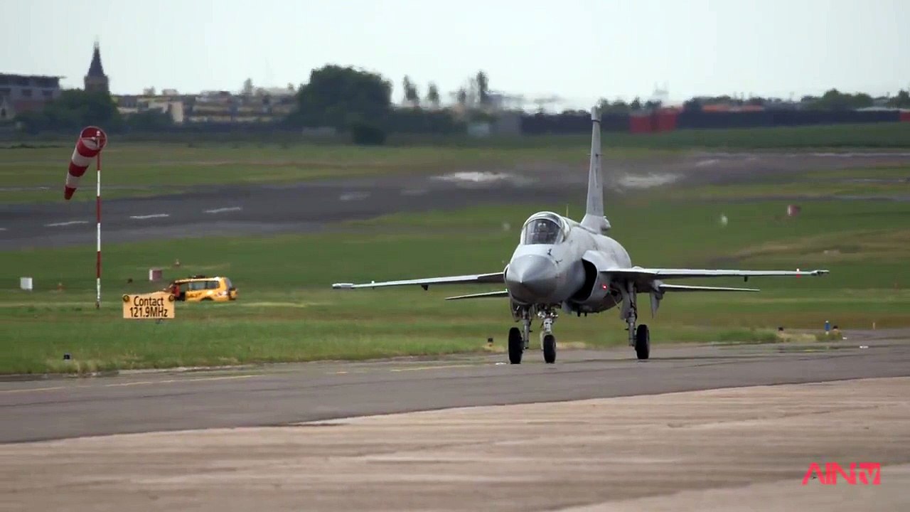 PAC Chengdu JF-17 Thunder Flying over Paris Air Show 2015 – AINtv Express