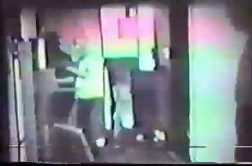 Yip Man sur le manequin de bois.