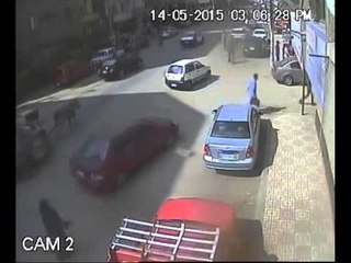 بالفيديو والصور...سحل فتاة وسرقة هاتفها المحمول بالمنصورة