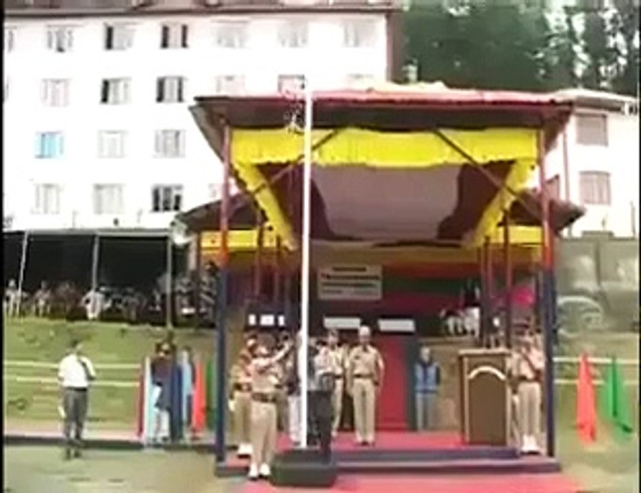 ‫ہاہاہاہاہا بھارتی فوج کا 15 اگست کو اپنے پرچم... ‬