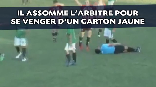 Il met un coup de poing à l'arbitre pour se venger d'un carton jaune