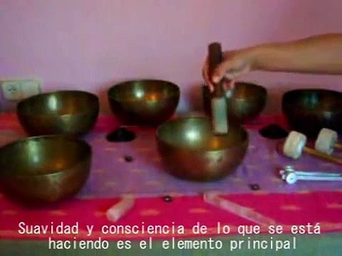 Cuencos tibetanos vibrando