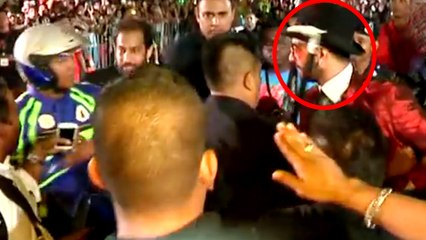 Ranveer Singh Was PUSHED Away By Malaysian Police | SHOCKING VIDEO